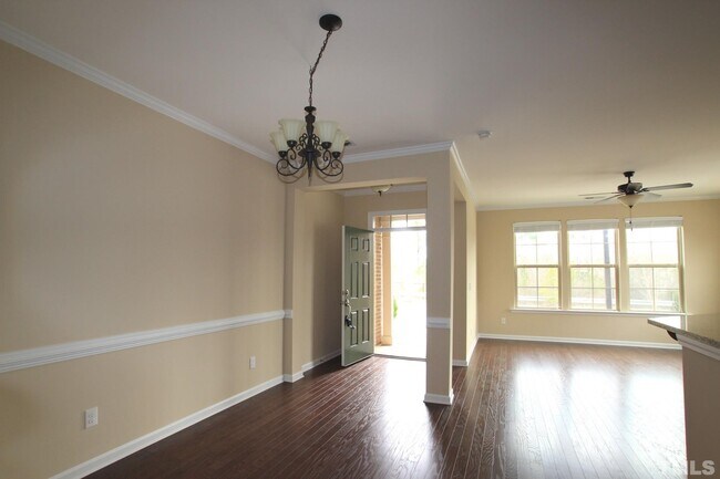 Building Photo - 1420 Alemany St