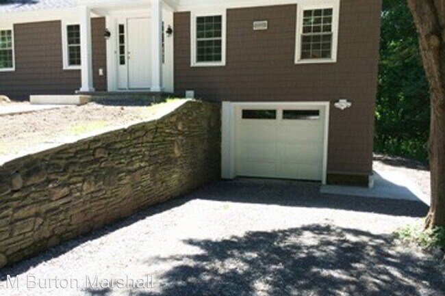 Building Photo - 2 br, 1.5 bath House - 1873 Preston Hill Rd