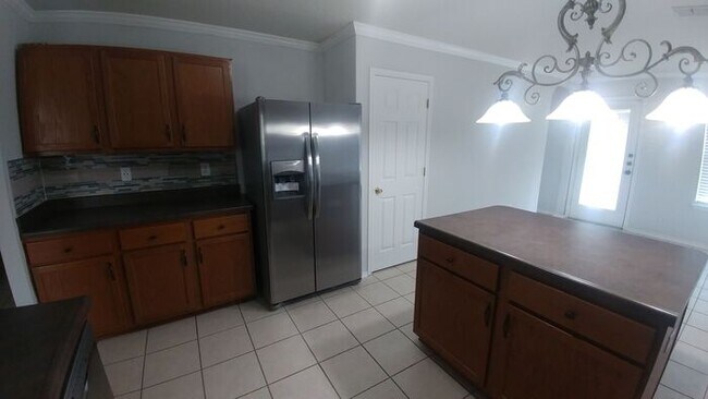 Foto del edificio - Beautiful 3/2/2 single story home w/tile f...