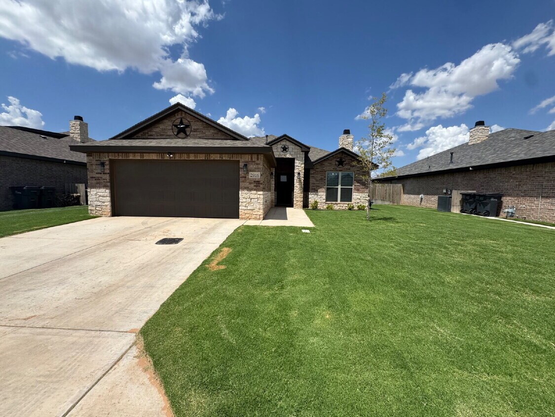 Primary Photo - Charming 4-Bedroom Haven with 2 Full Baths...