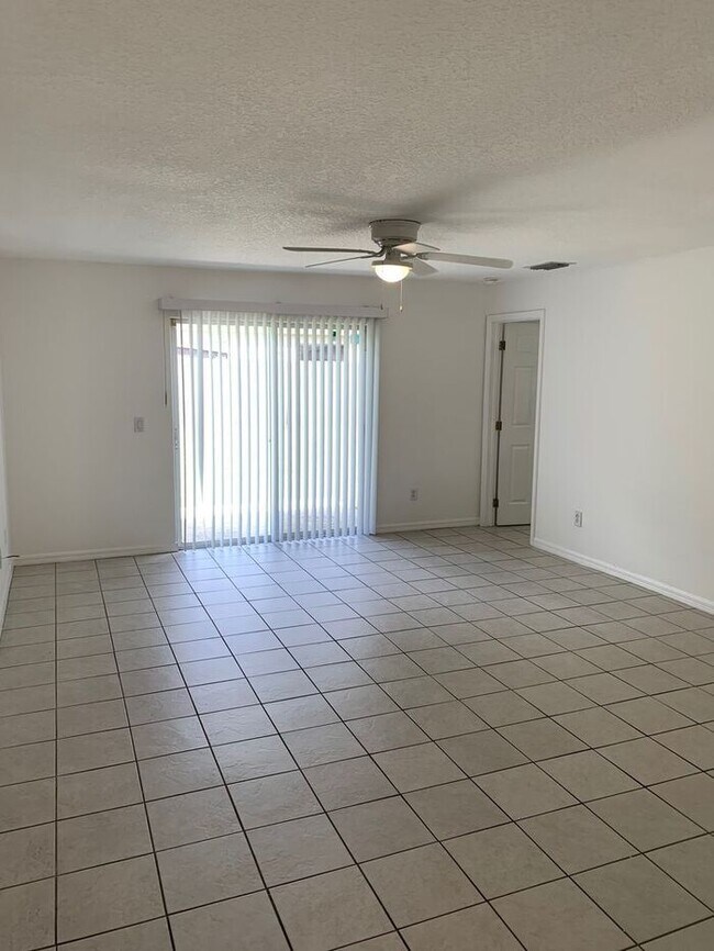 Foto del edificio - Single Family Home in Village 7 Poinciana