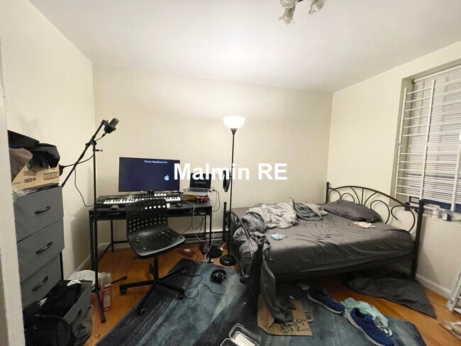 Building Photo - 143 Hemenway St
