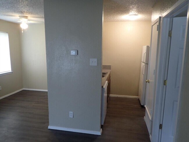 Foto del edificio - 219 Pine Meadow Dr