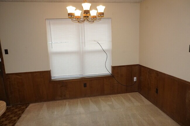 Foto del edificio - Duplex Located Just Off S. Loop Conveniently Located Near Many Restaurants, Shopping Mall / Outle...