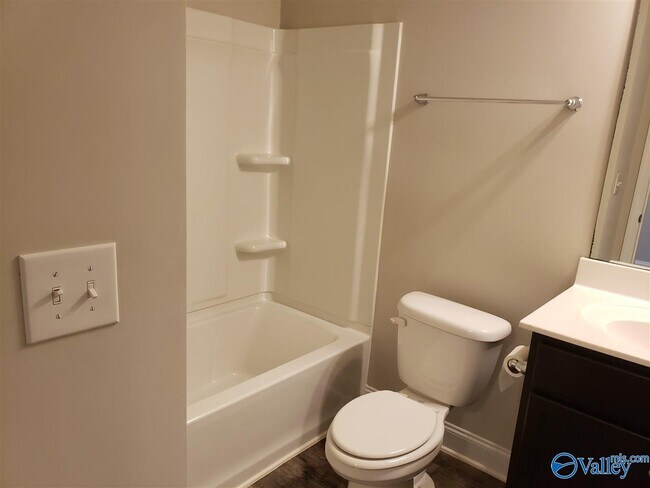 Foto del edificio - 300 Addison Ct