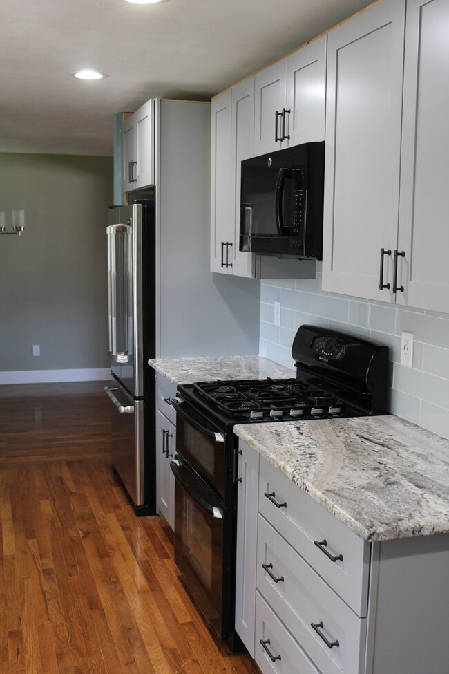 Kitchen - 10147 W Fremont Pl