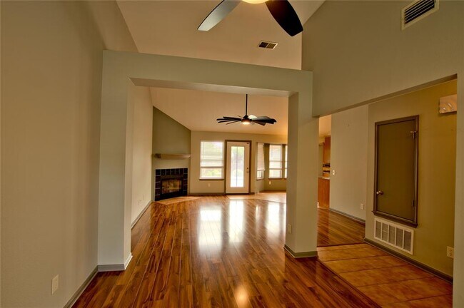 Foto del edificio - 2203 Corbin Way