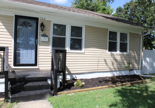 Building Photo - Great Three Bedroom Home