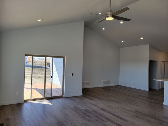 Foto del edificio - New construction 3 Bed 2 Bath in Three Forks