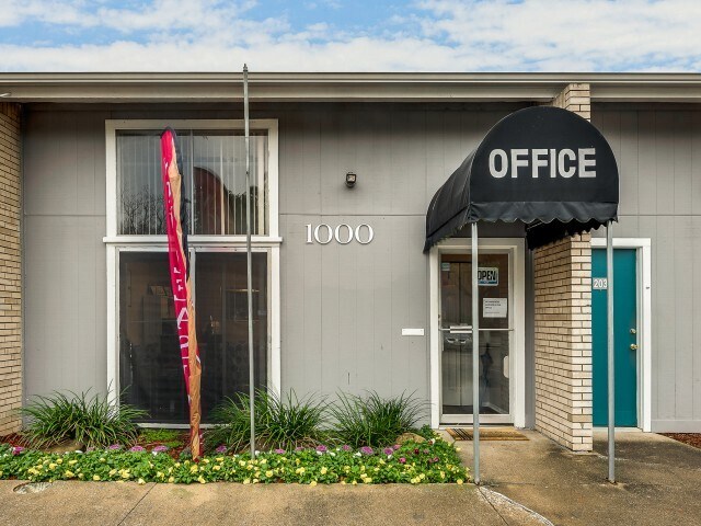 Foto del edificio - Pinewoods Apartments