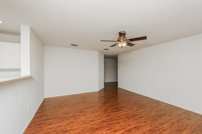 Building Photo - $1,850 4 Bed/2 Bath/2 Garage Ready for Move-in Home in Woodland Creek