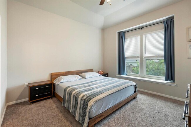 Building Photo - 9925 Comely Bnd
