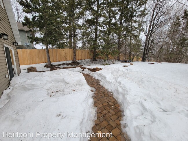 Building Photo - 4 br, 2 bath House - 918 Minneapolis Ave