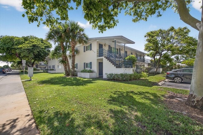 Building Photo - 809 Lighthouse Dr