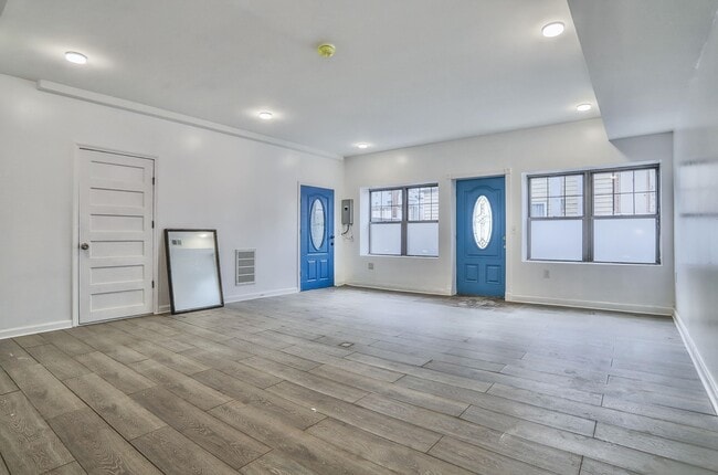 Foto del edificio - 9017 Riverside Pl