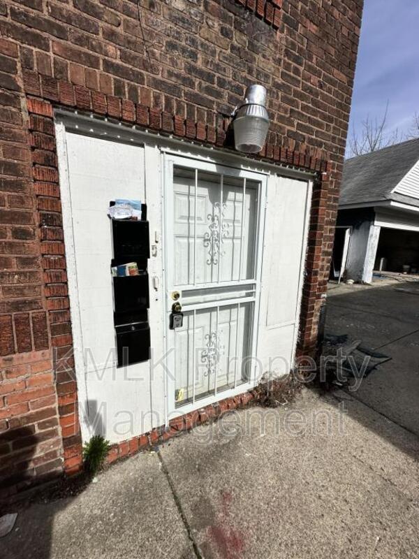 Foto del edificio - 15730 Halliday Ave