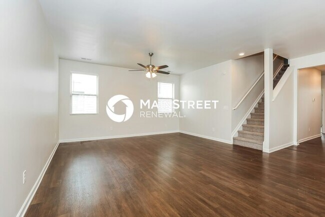 Foto del edificio - 4 Bedroom Pet-Friendly Home in LEBANON, TN with Main Street Renewal