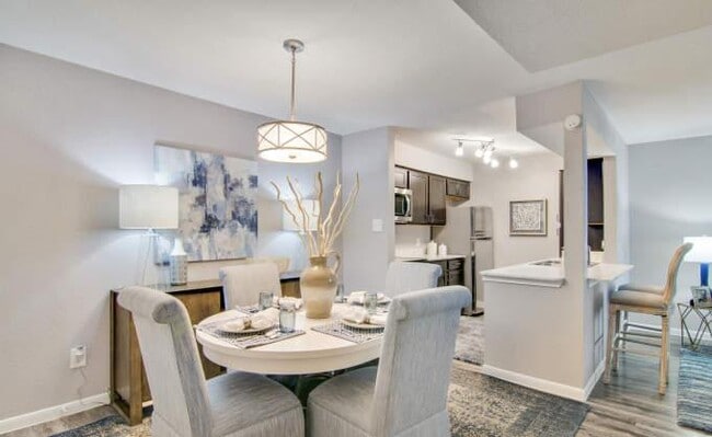 Building Photo - 2 bedroom in Houston TX 77024