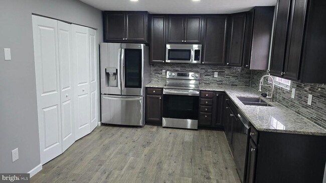 Foto del edificio - 214 Nottoway Dr