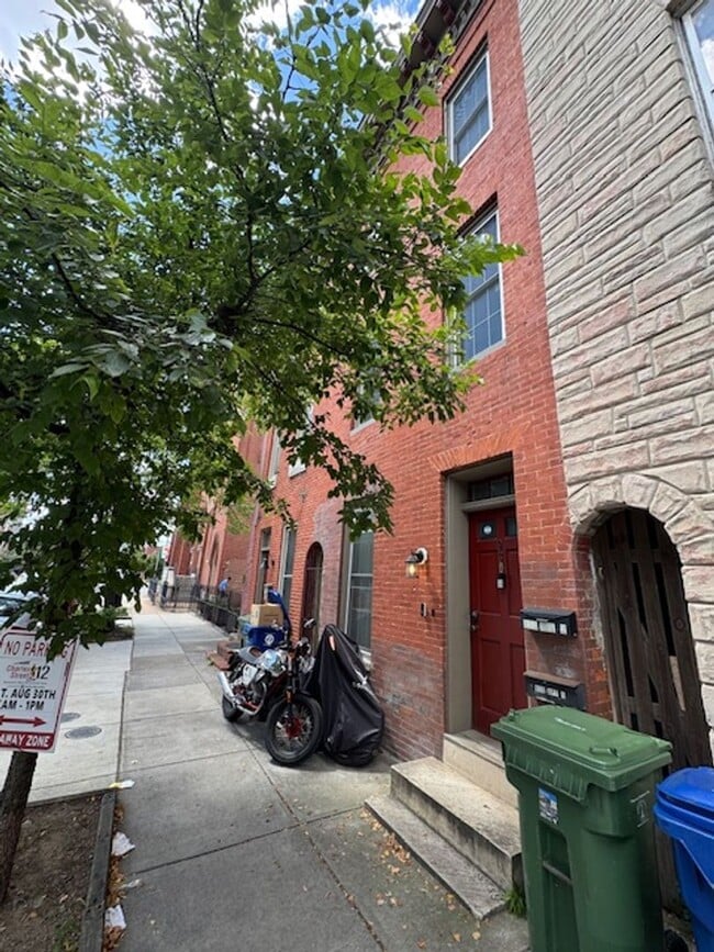 Building Photo - 930 S Hanover St