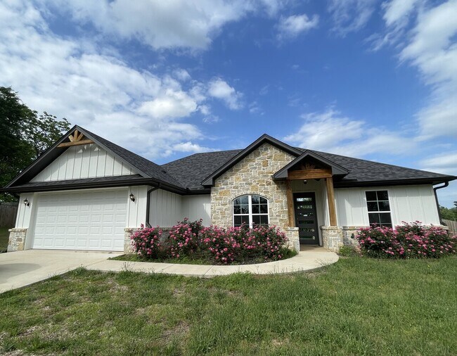 Foto del edificio - 4317 County Rd 313 E