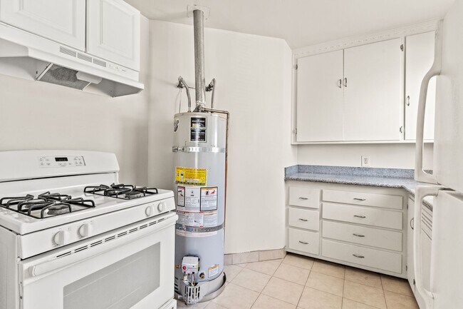Foto del edificio - Oakland's Best: Updated 1-Bedroom, Gated P...