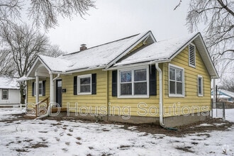 Building Photo - 1211 S Maywood Ave