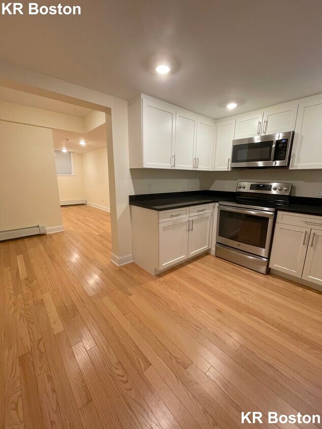 Primary Photo - 21 Green St