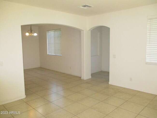 Foto del edificio - 834 S Reber Ave