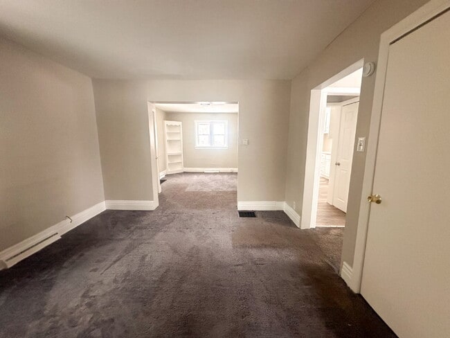 Building Photo - Beautiful 4-bedroom townhome!