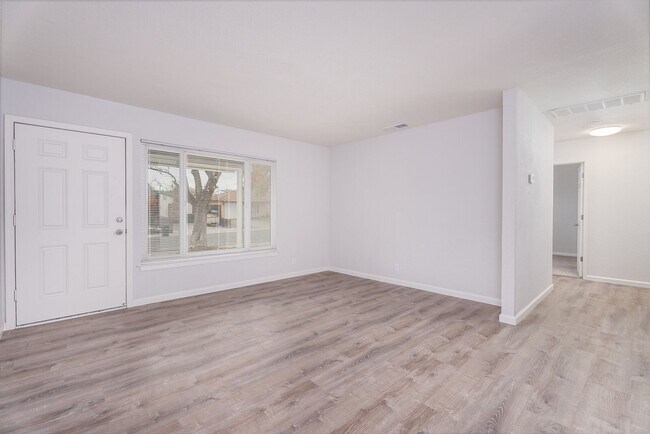 Foto del edificio - 6037 N Haven Dr