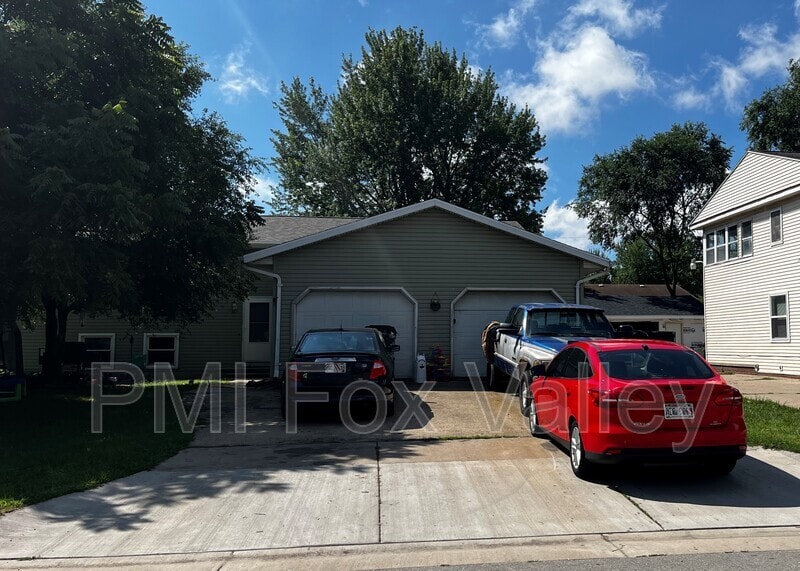 349 Stanley Ct, Neenah, WI 54956 Condo for Rent in Neenah, WI