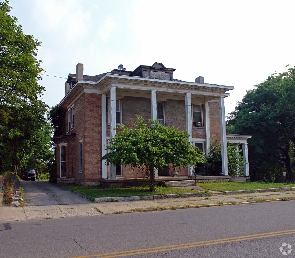 Building Photo - 308-310 E High St