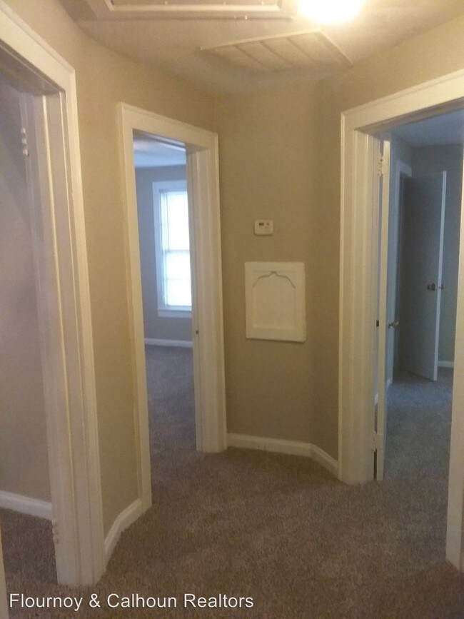 Building Photo - 3 br, 1 bath House - 2950 Tip Top Drive