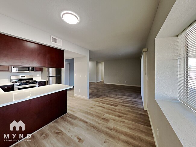 Foto del edificio - 549 Bastanchury Ave