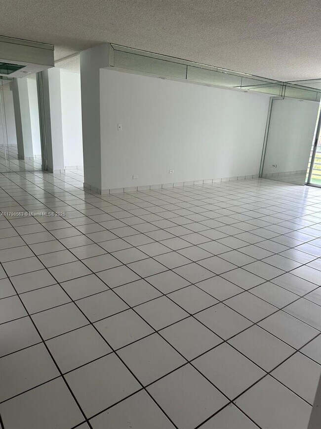 Foto del edificio - 447 NE 195th St