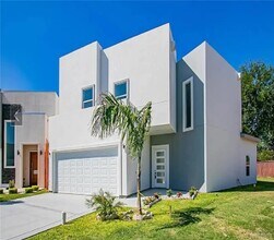 Building Photo - 2303 S 42nd Ln