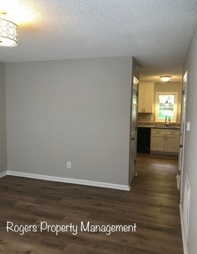 Foto del edificio - Convenient Modern Townhome in Creedmoor
