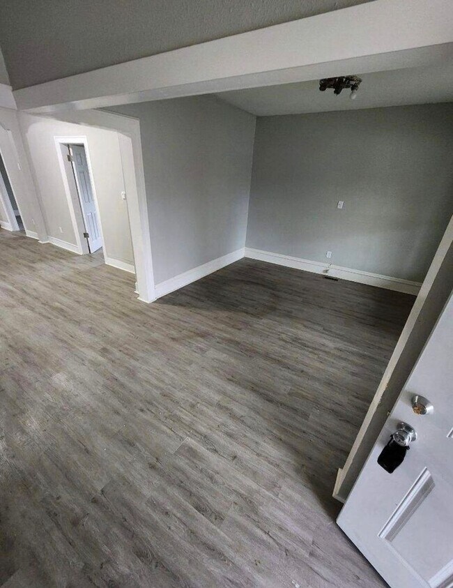 Foto del edificio - 3 bed 1 bath