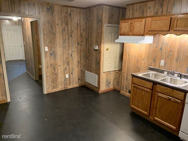 Building Photo - 4 br, 1.5 bath House - 614 N 13th Ave