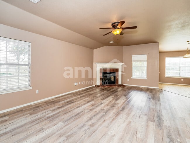 Foto del edificio - 15006 E 87th Pl N