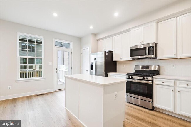Foto del edificio - 14076 Sunrise Valley Dr