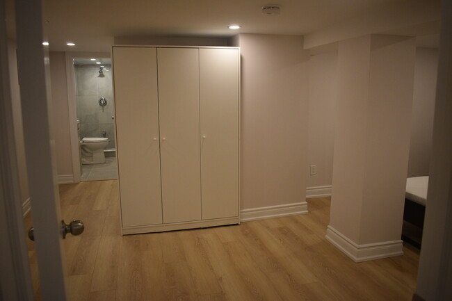 Building Photo - 335 Nairn Av