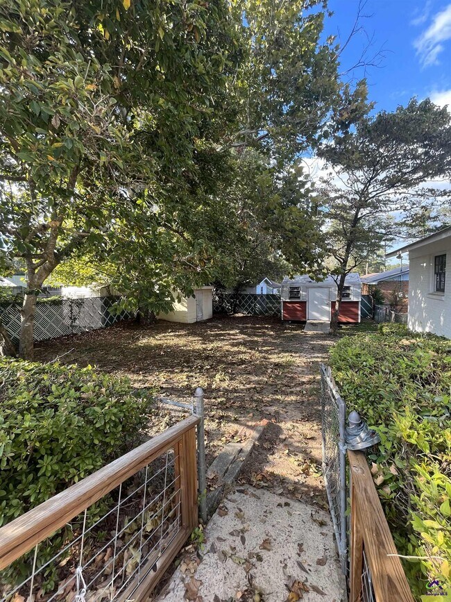 Foto del edificio - 115 Shelia Dr