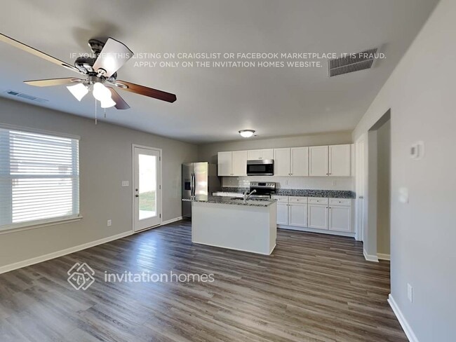 Foto del edificio - 301 Nutwood Trce