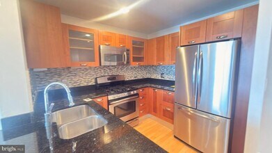 Building Photo - 5750 Bou Ave