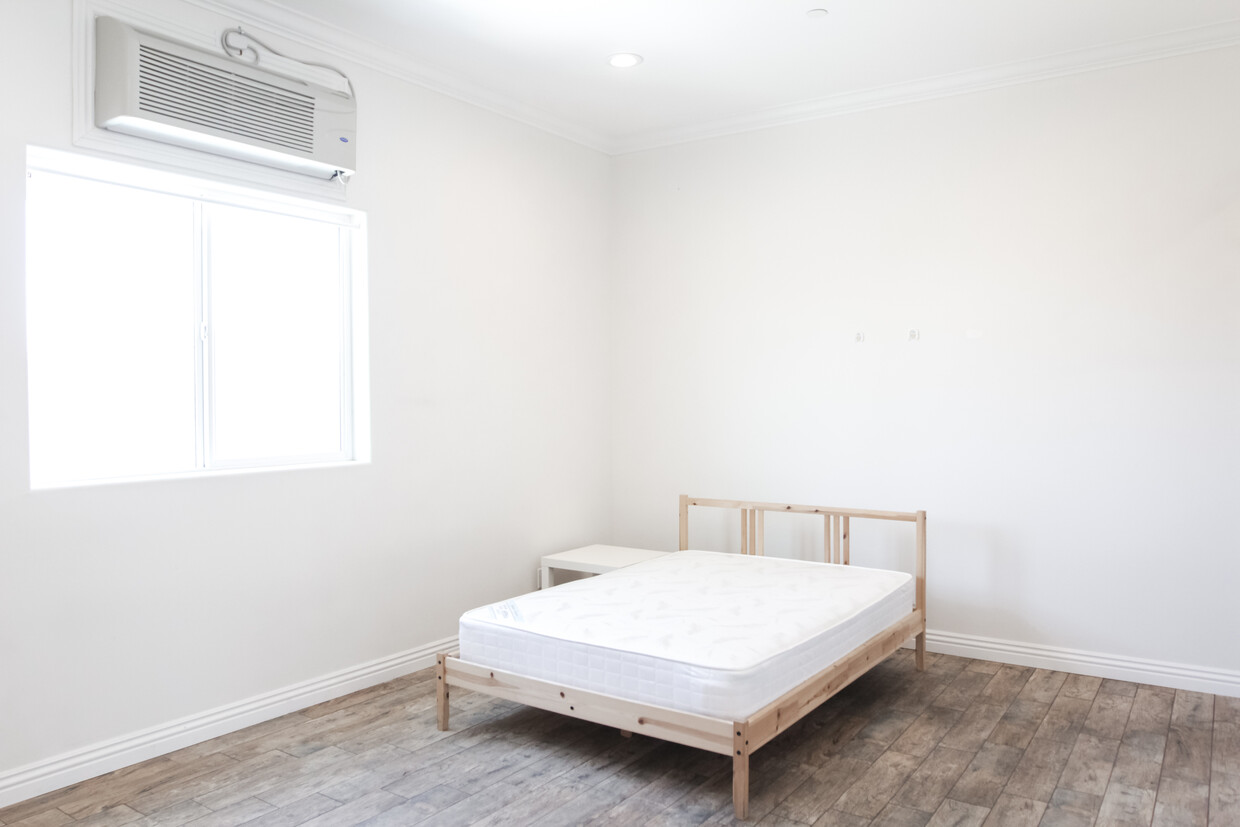 Foto principal - 1339 W 36th Pl