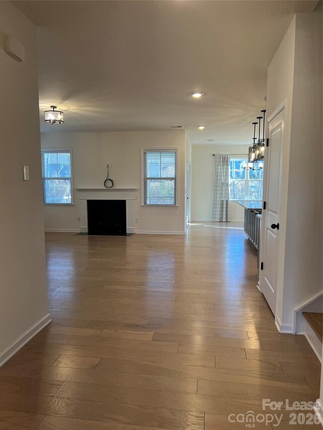 Foto del edificio - 5016 Britannia Blvd