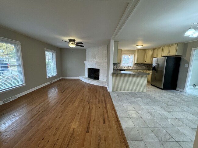 Building Photo - Large Updated Brick Home, Hardwood, SS App...