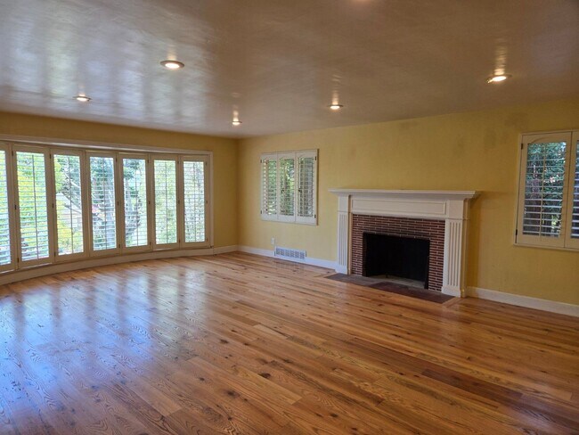 Foto del edificio - Large home near SDSU available immediately.